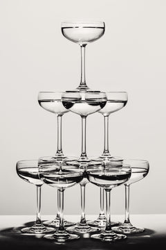 Wall mural Champagne tower_6 – fototapet med unikt motiv som skapar en inspirerande fondvägg