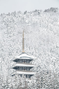 Wall mural Tower of Winter – fototapet med unikt motiv som skapar en inspirerande fondvägg