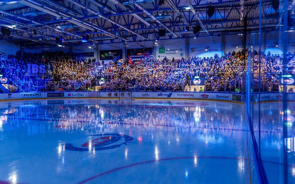 IK Oskarshamn - arenan före drabbningen - Fototapet ishockeyarena