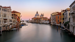 Wall mural Canal Grande - sunset – fototapet med unikt motiv som skapar en inspirerande fondvägg
