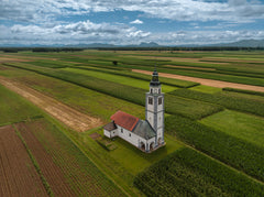 Wall mural Sorško polje – fototapet med unikt motiv som skapar en inspirerande fondvägg