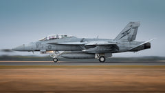 Wall mural F/A-18F Super Hornet – fototapet med unikt motiv som skapar en inspirerande fondvägg