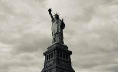 Wall mural GOD BLESS AMERICA – fototapet med unikt motiv som skapar en inspirerande fondvägg
