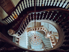 Wall mural Baron Empain Palace Staircase – fototapet med unikt motiv som skapar en inspirerande fondvägg