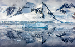 Wall mural Ice Iceberg Glacier (Antarctica) – fototapet med unikt motiv som skapar en inspirerande fondvägg