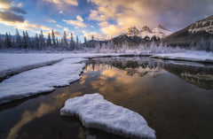 Wall mural Three Sister Peak After a Snow Fall – fototapet med unikt motiv som skapar en inspirerande fondvägg