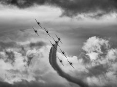Wall mural Through the Storm – fototapet med unikt motiv som skapar en inspirerande fondvägg