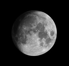 Wall mural Moon – fototapet med unikt motiv som skapar en inspirerande fondvägg