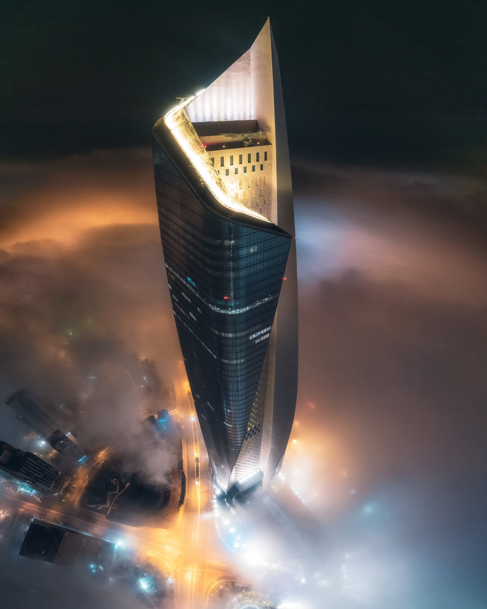 Alhamra Tower i tåke