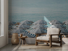 Sommar Striped Beach Umbrellas – Fototapet med stämning från Franska Rivieran – fototapet med unikt motiv som skapar en in...
