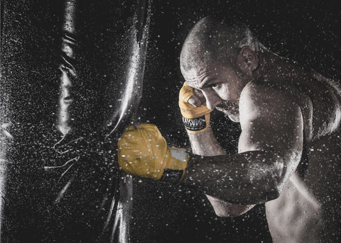 Calming rain - Kraftfullt fototapet med boxning och träning