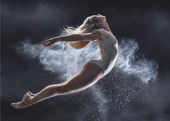 Sport BallerinaJump - Dramatiskt fototapet med balett och hopp – fototapet med unikt motiv som skapar en inspirerande fond...