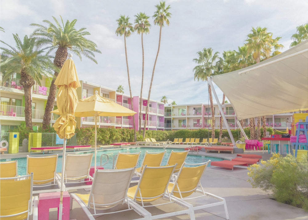 Ved bassengkanten på Saguaro Hotel – Palm Springs